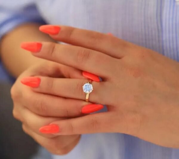 481267372_122138654468518320_9118415046638667269_n Bague solitaire élégante en acier inoxydable
