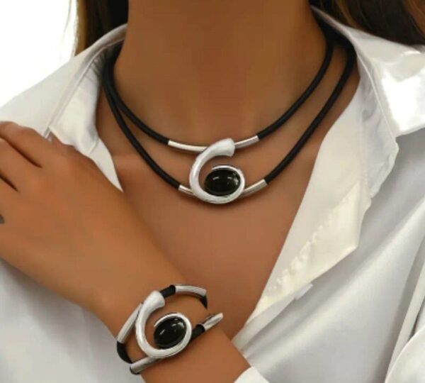 481360854_122138658056518320_8856473410133791757_n Ensemble collier et bracelet bohème