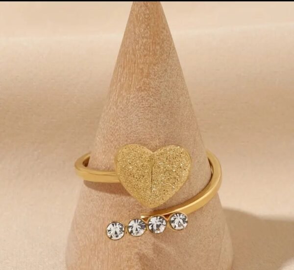 481674320_122138654048518320_2951926026385235541_n Bague en forme de cœur vintage avec zircone cubique