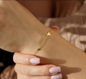 Bracelet en acier titane avec charme cœur