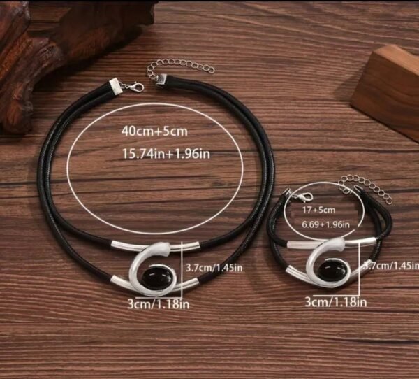 482098370_122138658164518320_1567907571295232253_n Ensemble collier et bracelet bohème