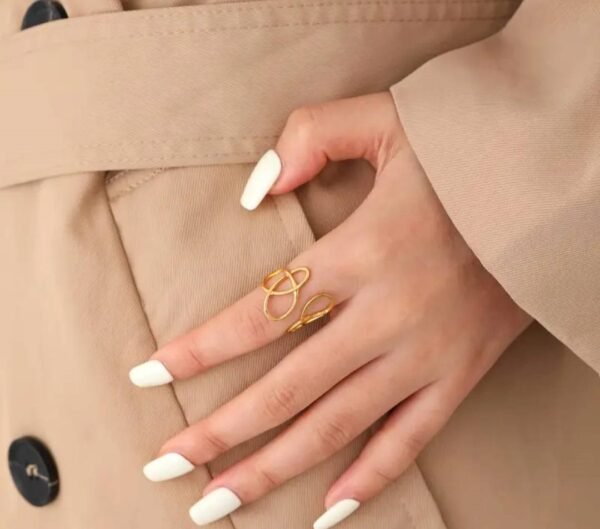 482140778_122138652956518320_6875206209707936954_n Bague ajustable, design floral creux chic en acier inoxydable