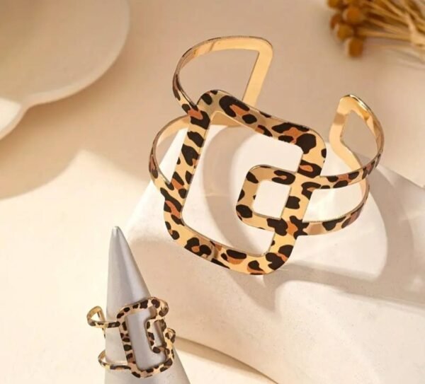 482319698_122139950048518320_588534092070089973_n Ensemble Manchette ouverte et bague imprimé léopard