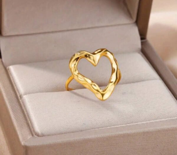 482325246_122139950198518320_285148983710912346_n Bague cœur irrégulière en acier inoxydable