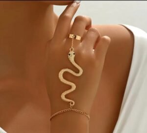 Bracelet serpent avec sa bague , une touche rétro et originale