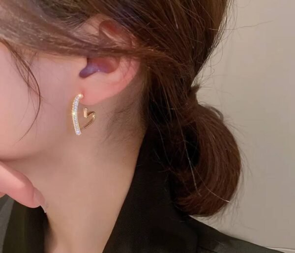 485796160_122142671552518320_5777675322021995490_n Boucles d'oreilles créoles à petits cœurs irrégulier incrusté de strass Plaqué or