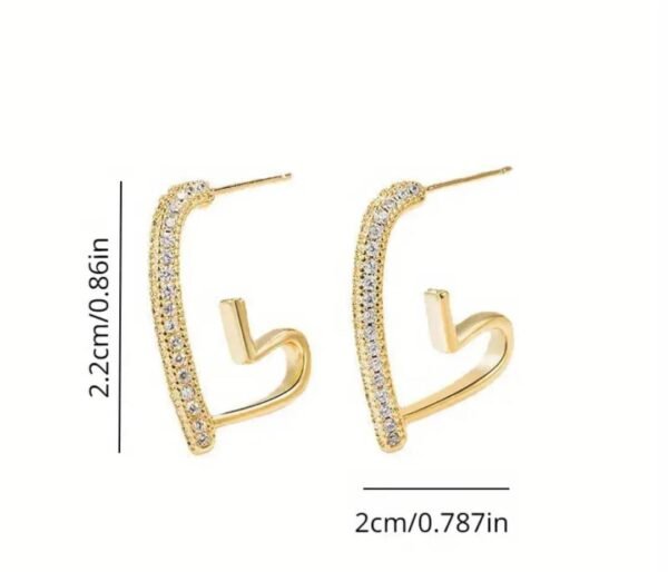 485854483_122142671504518320_7325523900060044561_n Boucles d'oreilles créoles à petits cœurs irrégulier incrusté de strass Plaqué or