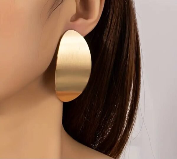 486071720_122142673106518320_3195771157442267841_n Boucles d'oreilles en forme d'ovale Plaque or