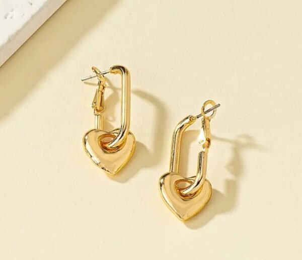 486101920_122142675326518320_6381623014881183832_n Boucles d'oreilles pendantes en forme de cœur Plaqué or