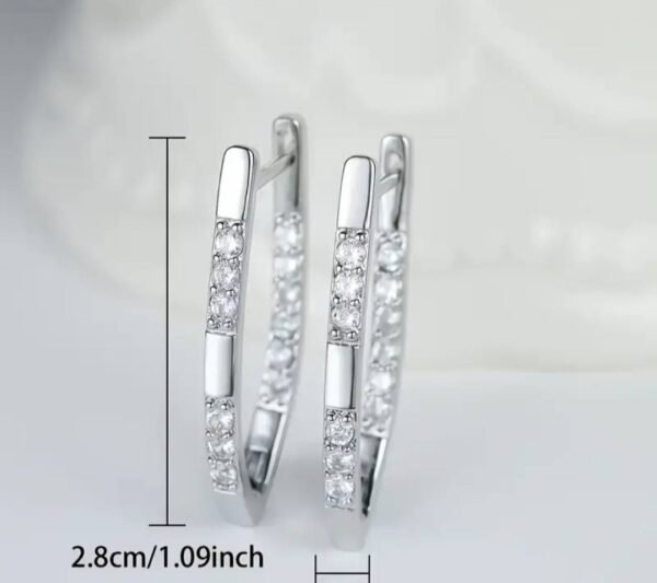 486299162_122142672710518320_5298461732873803114_n Créoles avec zircon cubique blanche Plaqué argent