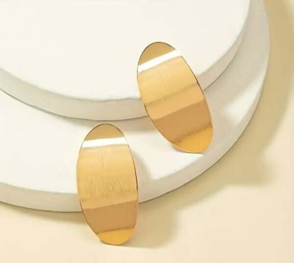 486398353_122142673154518320_1188120420569769336_n Boucles d'oreilles en forme d'ovale Plaque or