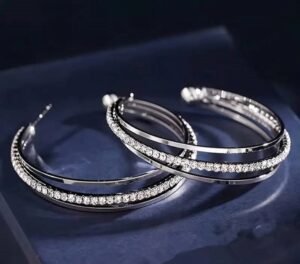 Créoles élégantes incrustées de strass
