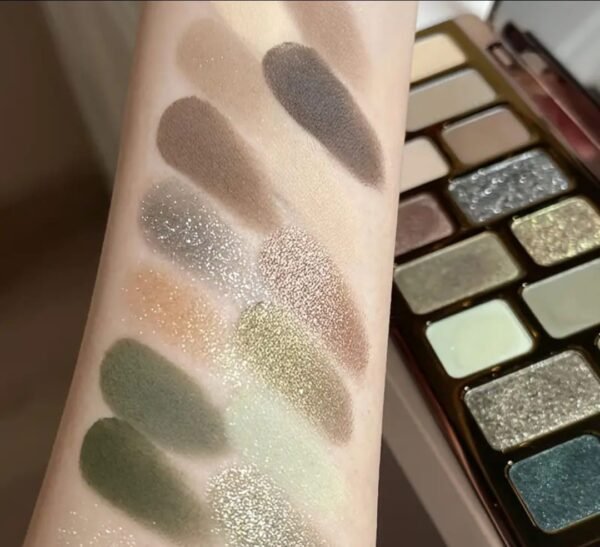 e77f2e36-efd8-4a3f-9d94-428d9d996155 Palette fard à paupières