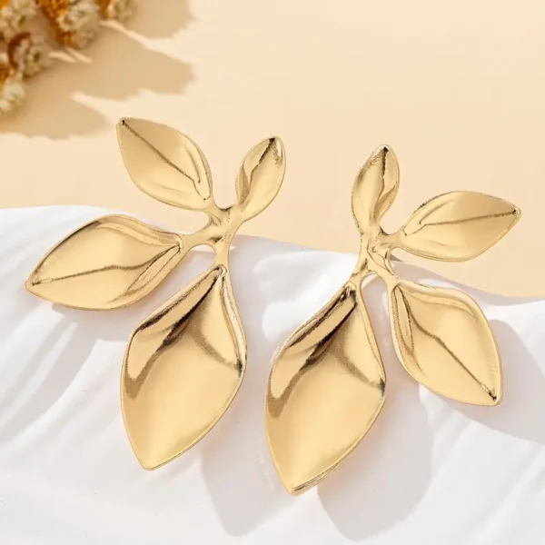 7607ec96-0ecd-4443-86f0-7439cd4b85f6 Boucles d'Oreilles à Clous Motif Floral