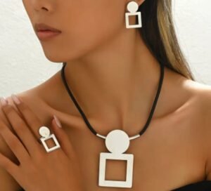 Ensemble Collier, Boucles d'Oreilles et Bague - Cordon en Cire Noir avec Pendentif Géométrique Carré Creux Rond