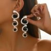 Boucles d'oreilles style géométrique et spirale avec pierre acrylique noire - version longues (Doré ou Argenté)