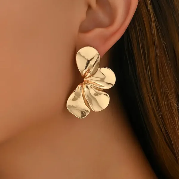 ad911b57-07a2-472c-a475-93779816aa88 Boucles d'Oreilles Clous Élégantes Plaquées Or 14K à Motifs Floraux et Géométriques