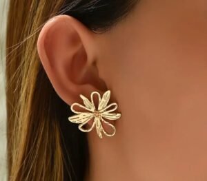 Boucles d'Oreilles Creuses en Forme de Fleur Dorée