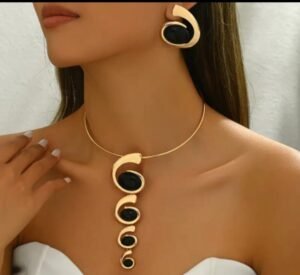 Ras de cou style géométrique et spirale avec pierre acrylique noire (Doré ou Argenté)