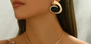 Boucles d'oreilles style géométrique et spirale avec pierre acrylique noire (Doré ou Argenté)