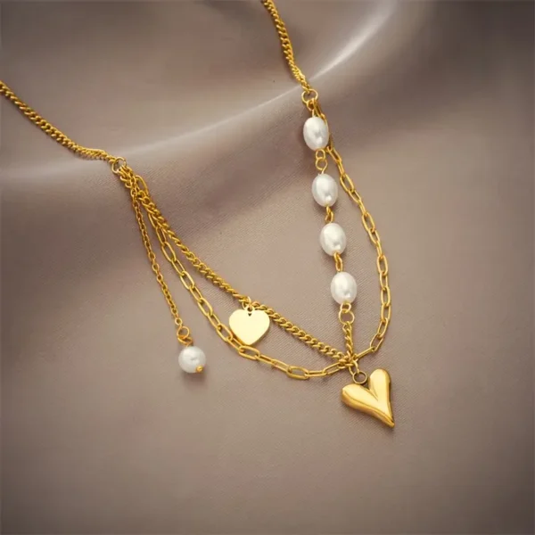 5bf40222-3926-428c-a334-c5f4e60da310 Collier à Chaîne Multicouches avec Pendentif Cœur Doré & Perles Blanches