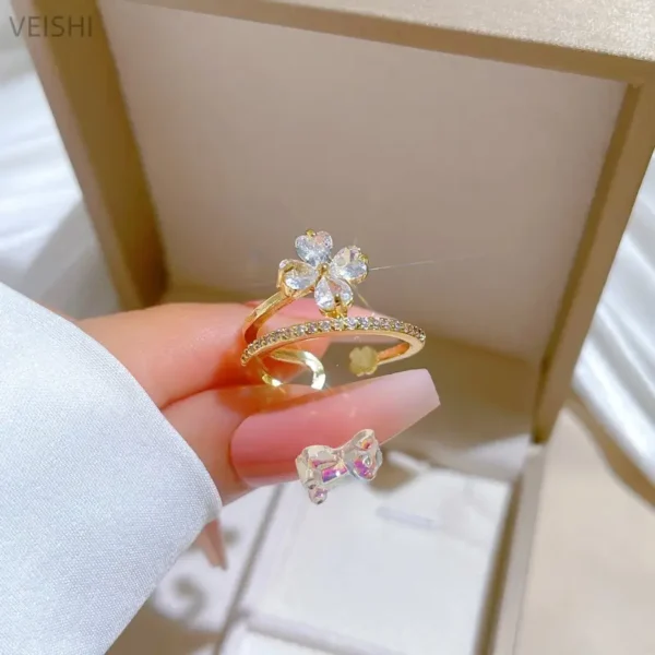 Bague Élégante Ajustable avec Fleur Porte-Bonheur