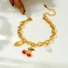 Bracelet en acier inoxydable doré élégant avec pendentif cerise et feuille rouge