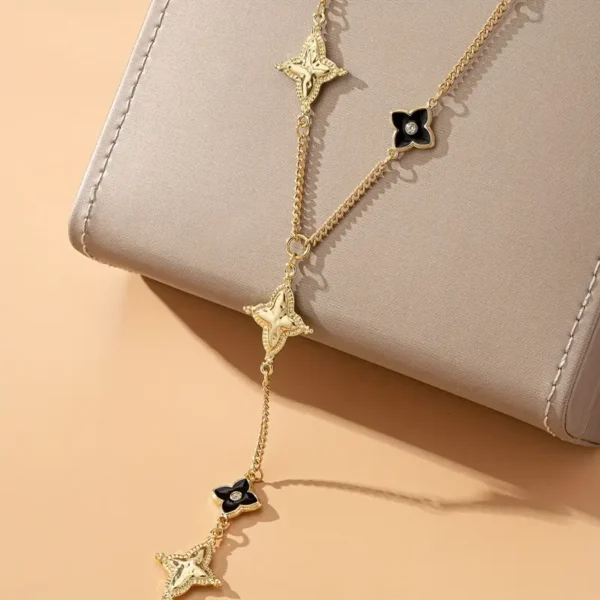 Collier Trèfle Porte-Bonheur - Pendentif en Pierre Synthétique Noire