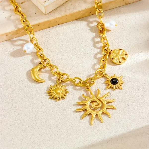 d4029b75-c582-4d2a-ae10-e3910e20cc2c Collier Pendentif Rétro Bohème Soleil & Lune Doré