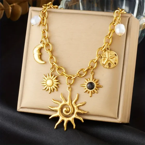 f2c3725d-2438-40a7-8c1a-934333fc8f0c Collier Pendentif Rétro Bohème Soleil & Lune Doré