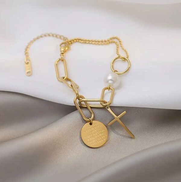 Bracelet avec Pendentif Croix et Chaîne à Maillons Irréguliers