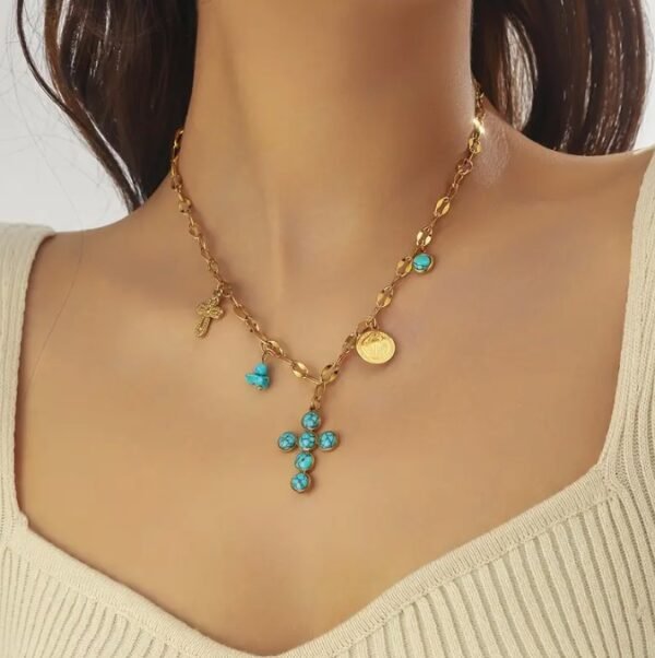 Capture d’écran 2025-09-17 111441 Collier gothique doré avec croix turquoise