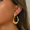 Boucles d'Oreilles Élégantes en Forme de C Dorées