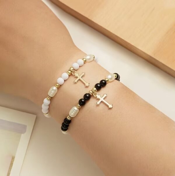 Bracelet Pendentif Croix Rétro (Coloris au choix)