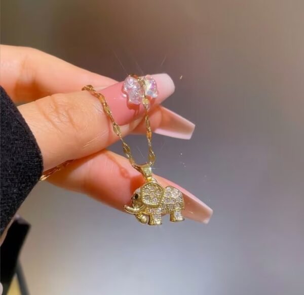 Capture d’écran 2026-01-14 125323 Collier Pendentif Eléphant 3D doré en acier inoxydable