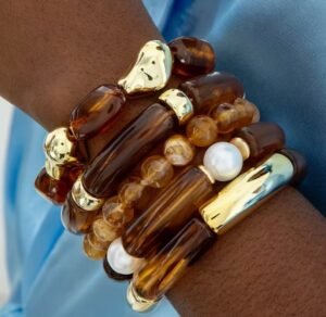 Capture d’écran 2026-02-08 193139 Bracelet en Perles Acryliques Vintage Dorées (Modèle au choix)