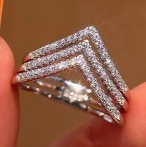 Bague élégante à trois couches ornée de zircone